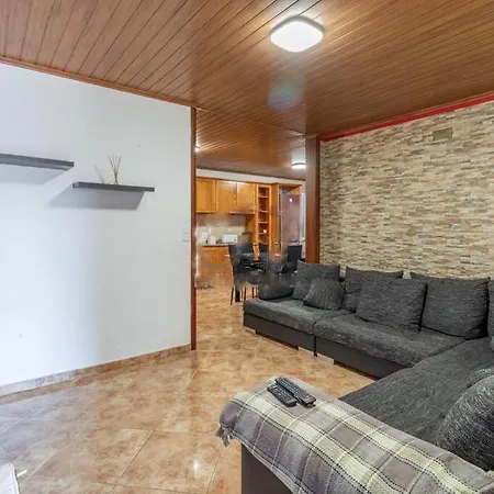 Casa - Peceful Mountain Retreat In Calheta Проживание в семье