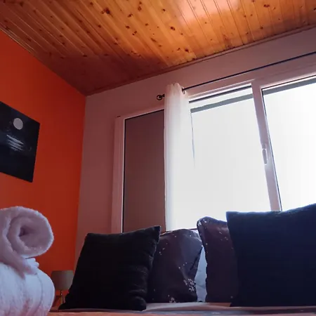 Casa - Peceful Mountain Retreat In Calheta Проживание в семье