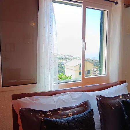 Casa - Peceful Mountain Retreat In Calheta Проживание в семье
