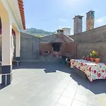 Casa - Peceful Mountain Retreat In Calheta Habitación en casa particular *