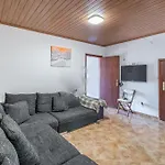 Casa - Peceful Mountain Retreat In Calheta Habitación en casa particular