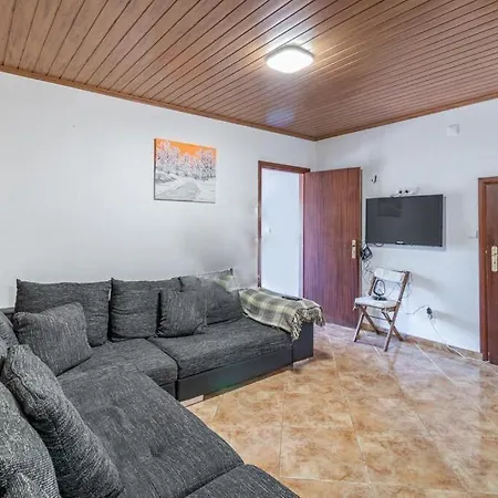 Casa - Peceful Mountain Retreat In Calheta Habitación en casa particular