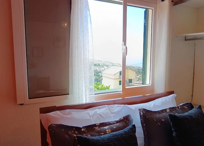 Casa - Peceful Mountain Retreat In Calheta Kwatera prywatna